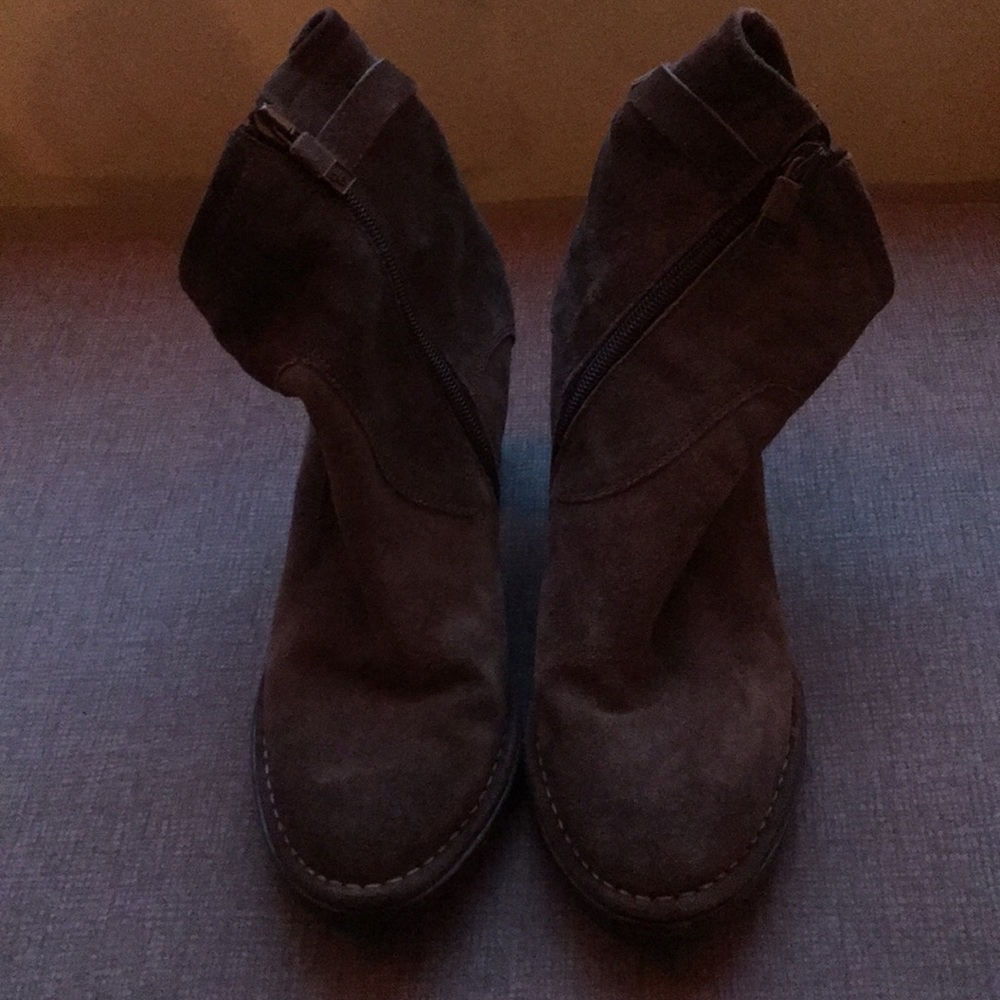 Alberto Fermani chocolate suede 3” bootie 37.5